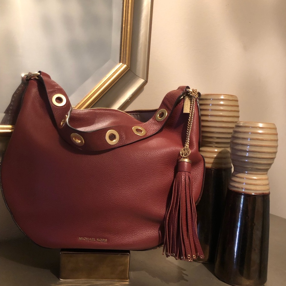 Michael Kors pebbled leather hobo shoulder bag. - Picture 2 of 6